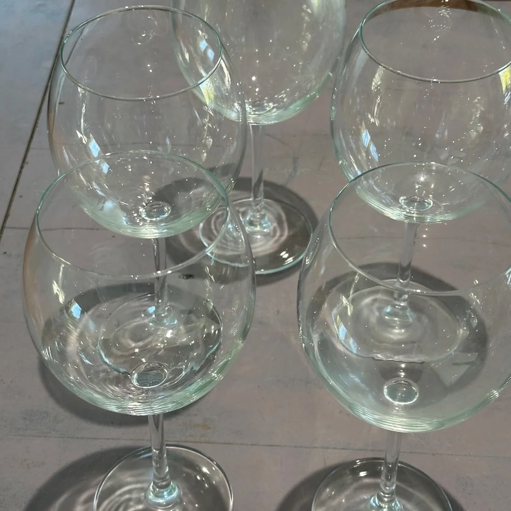 Williams Sonoma 5 wine glasses